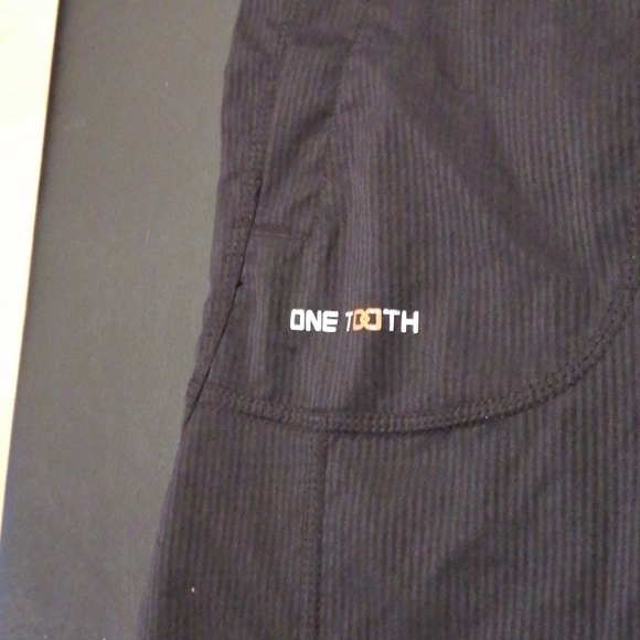 One tooth capris - Picture 2 of 4